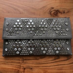 Gray metallic studded MMS clutch